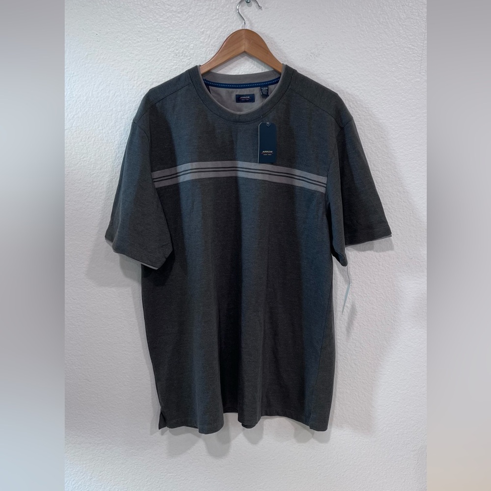 Arrow Dark Gray Short Sleeve Tee